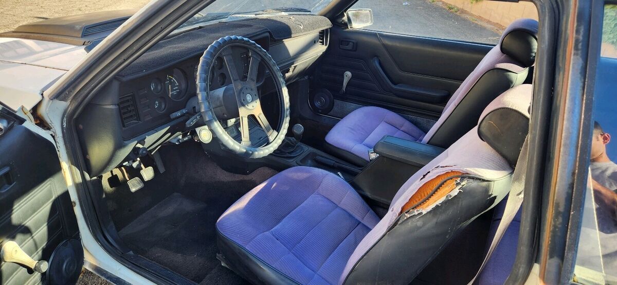 1983 ford mustang hatchback white rwd manual