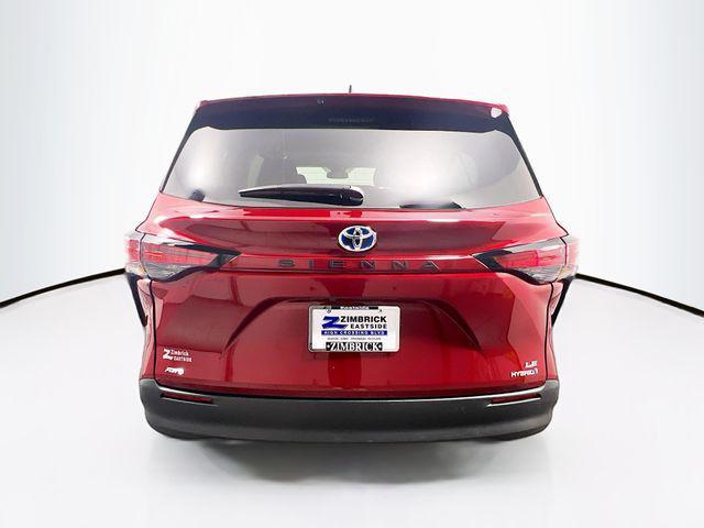 2022 toyota sienna le