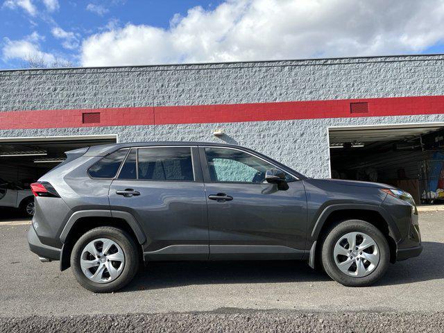 2023 toyota rav4 le