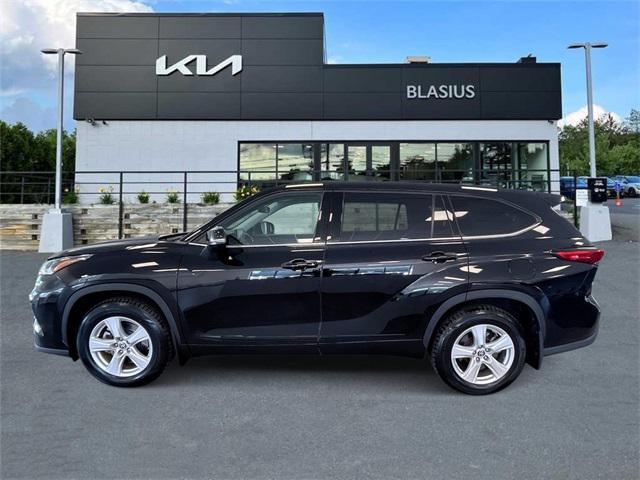 2021 toyota highlander le