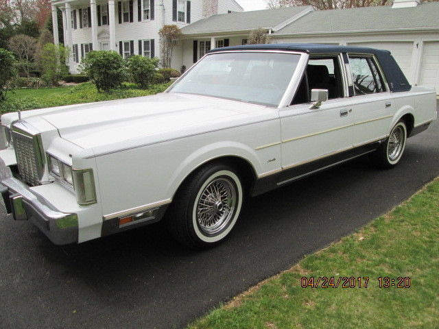 1986 lincoln town car signature sedan 4-door 5.0l