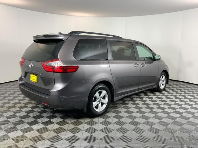 2020 toyota sienna le
