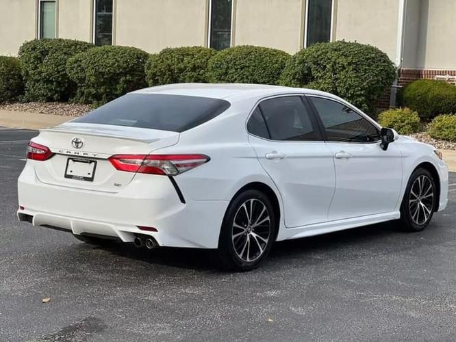 2018 toyota camry se sedan 4d in kansas city, missouri