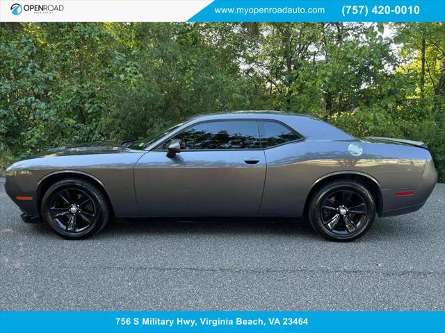 2017 dodge challenger sxt