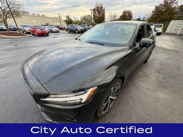 2024 volvo s60 b5 core dark theme