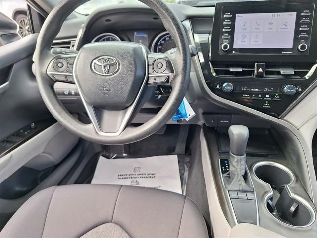 2022 toyota camry le