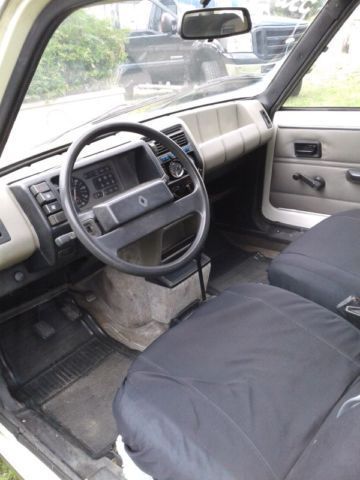 1985 renault 5 gtl convertible "le car" in very good condition ! drives nice !
