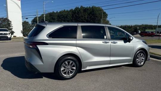 2024 Toyota Sienna xle 7 passenger