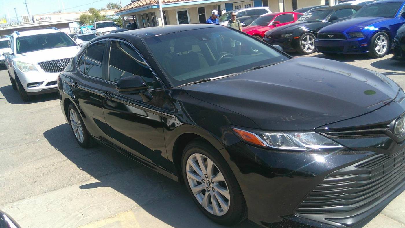2018 toyota camry le