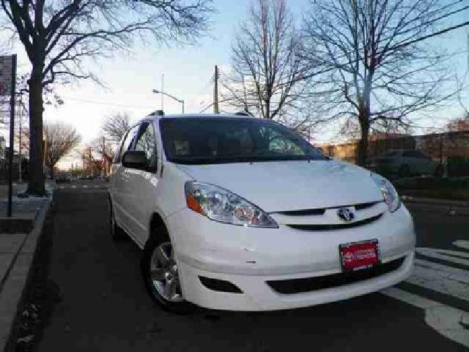 2010 toyota sienna le in bronx, ny