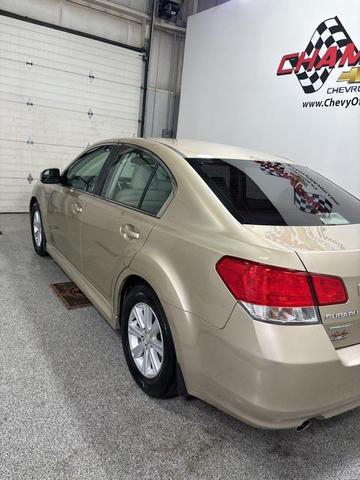 2010 subaru legacy premium