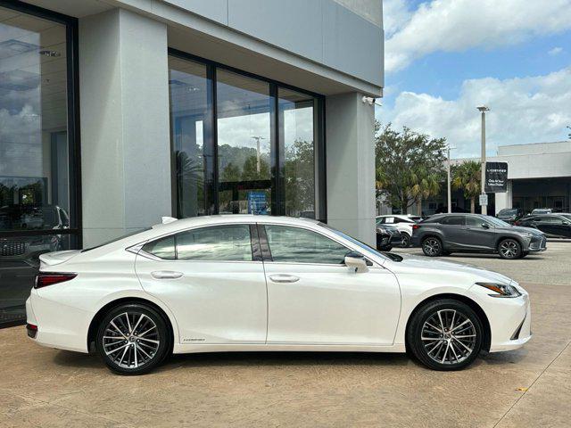 2022 lexus es 300h base