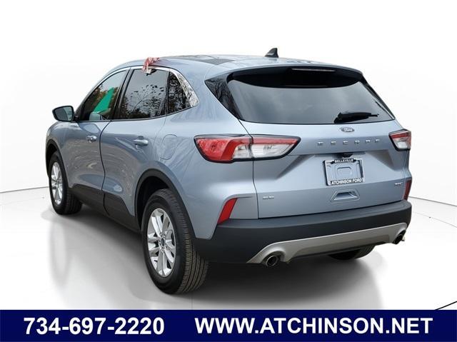 2022 ford escape se