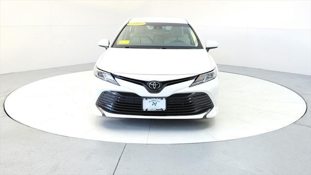 2019 toyota camry le