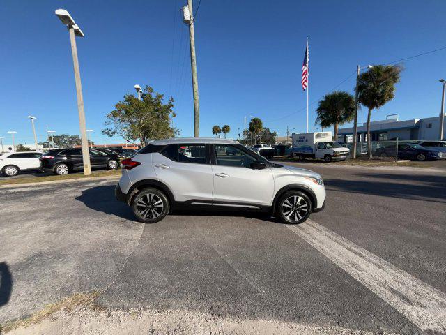 2020 nissan kicks sr