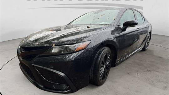 2022 toyota camry hybrid se