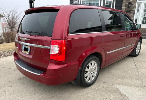 2011 chrysler town & country