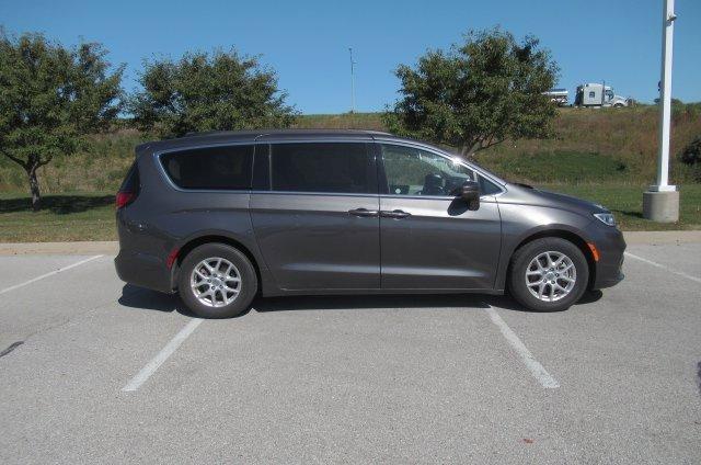 2022 chrysler pacifica touring-l