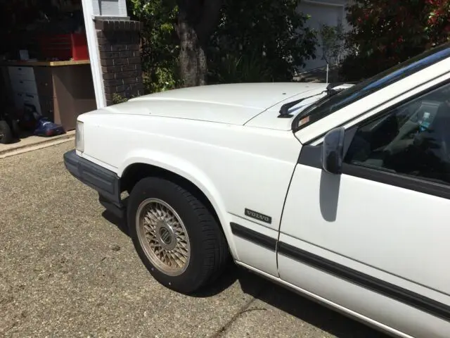 1993 volvo 940 sedan white rwd automatic white