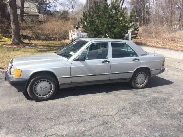 2.6 gas engine. recent tune up and new gas pump. car drives very well