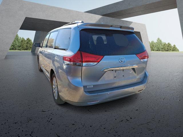 2013 toyota sienna limited