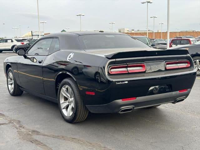 2022 dodge challenger sxt in springfield, illinois