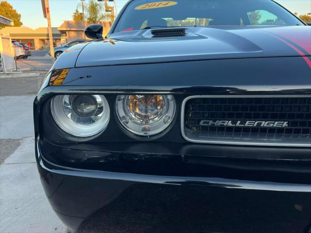2014 dodge challenger sxt