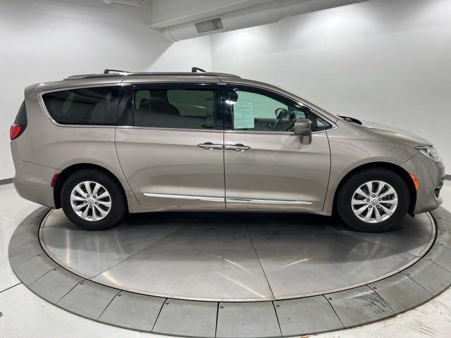 2018 chrysler pacifica touring-l