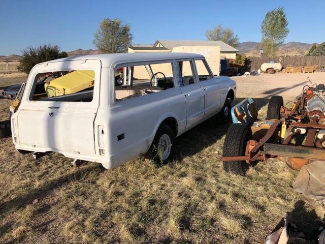 1971 chevrolet suburban 3 door project 4x2 and 1972 4x4 chassis