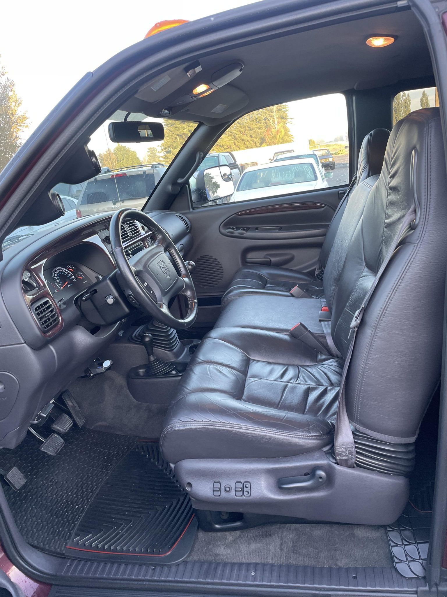 2002 dodge ram 3500 cummins dually 4×4 6-speed