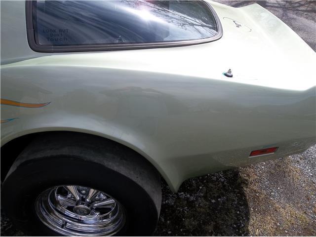 1974 chevy corvette 10,211 miles green 2 dr 355