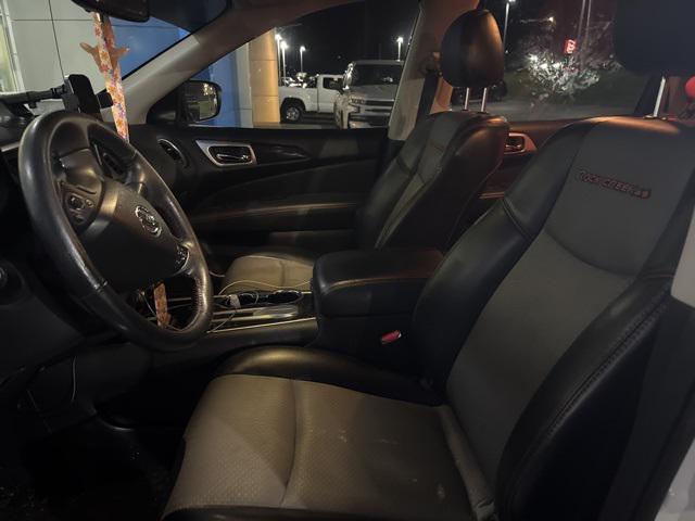 2019 nissan pathfinder sv
