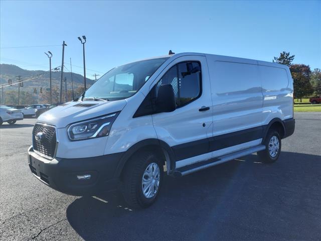 2023 ford transit-250 base