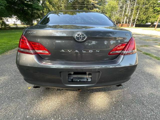 2010 toyota avalon xls