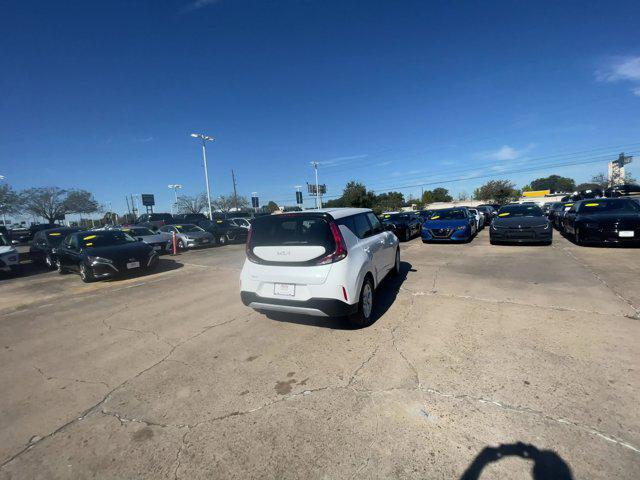 2023 kia soul lx