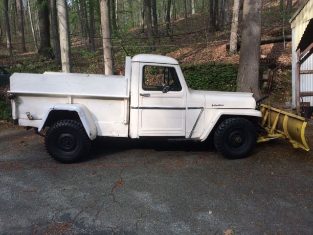 1962 willys jeep pickup with hydraulic snow plow