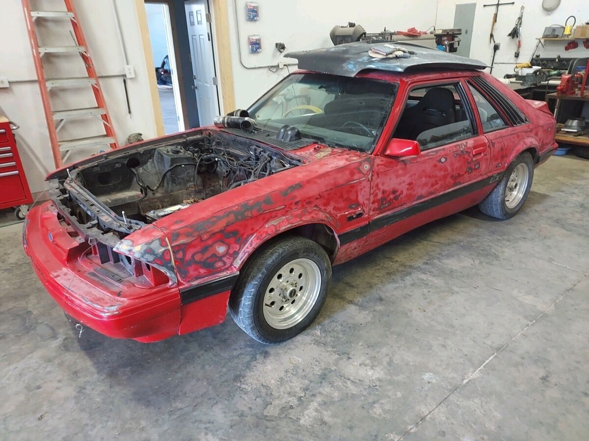 1986 ford mustang sedan