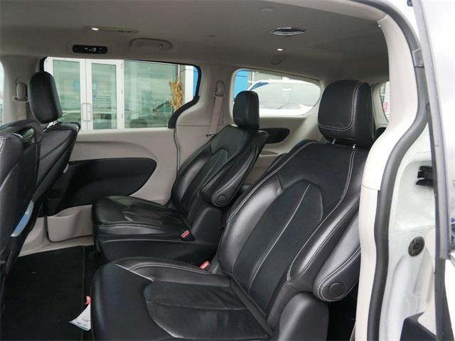 2022 chrysler pacifica hybrid touring l