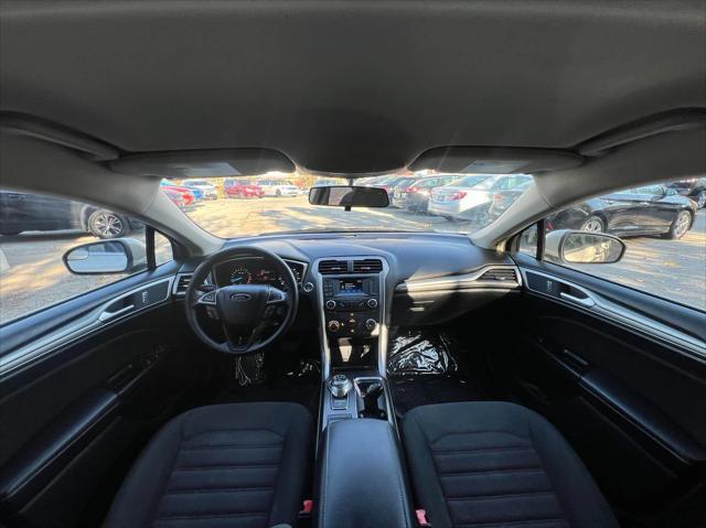2017 ford fusion se