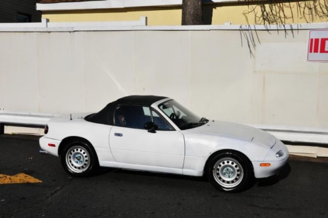 1991 mazda mx-5 miata, white with 206500 miles available now!