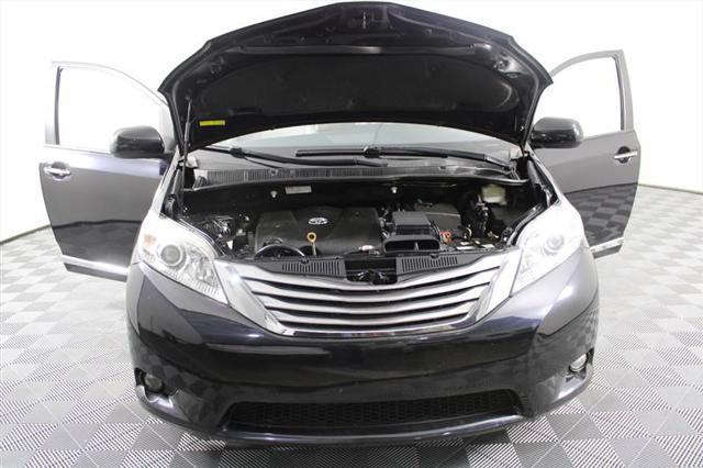 2017 toyota sienna limited