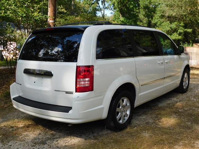 2010 chrysler town & country touring