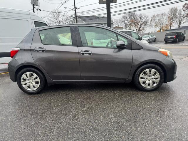 2012 toyota yaris se