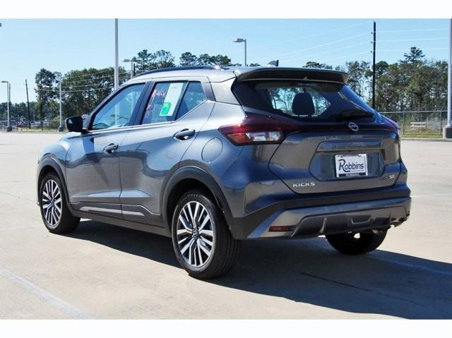 2024 nissan kicks sr
