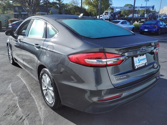 2019 ford fusion se