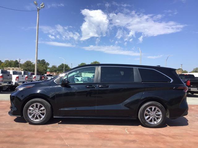 2023 toyota sienna le