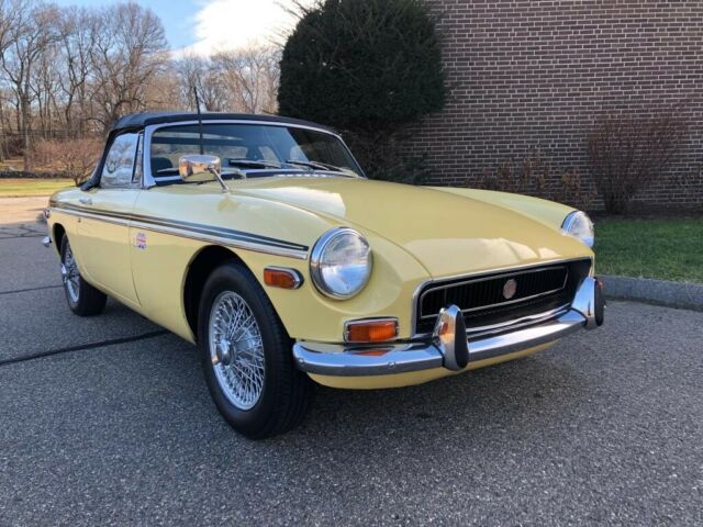 1970 mgb convertible yelow 4/speed rare split bumper restored