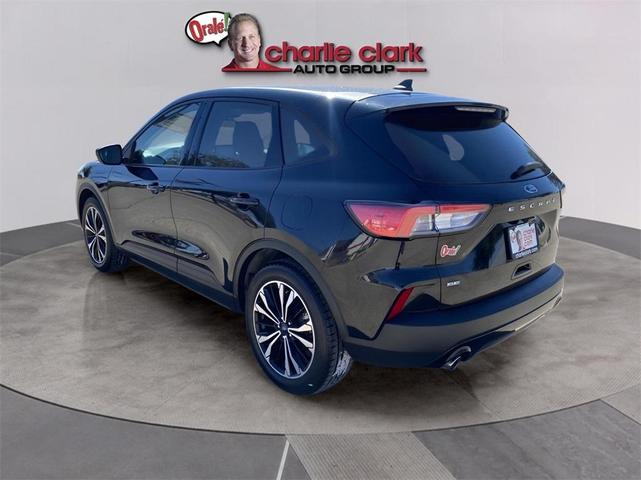 2022 ford escape se
