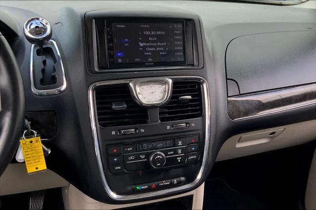 2015 chrysler town & country touring