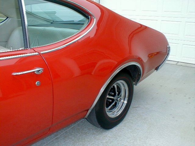 beautiful cutlass holiday coupe, drive anywhere, rare factory air, low reserve